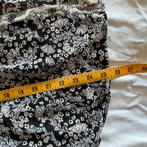 Elegant Black and White Patterned Women's Top - Picture 14 of 14